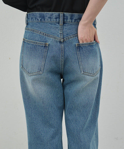 中高腰中筋喇叭牛仔褲