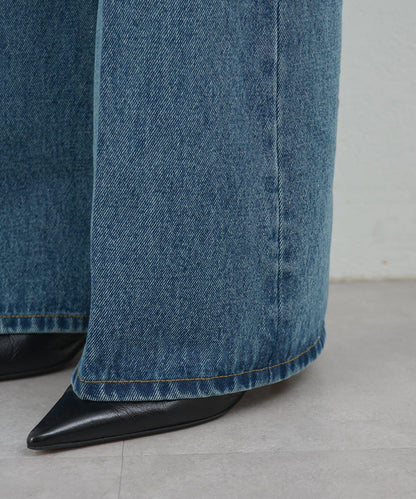 中高腰中筋喇叭牛仔褲