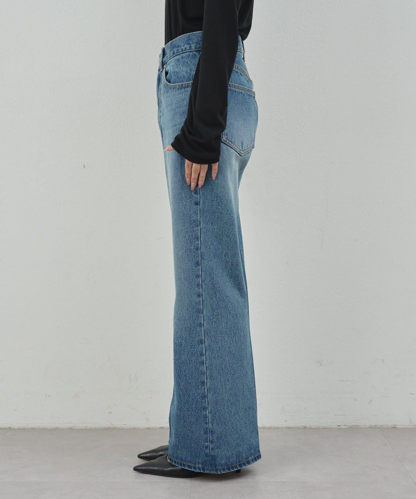 中高腰中筋喇叭牛仔褲