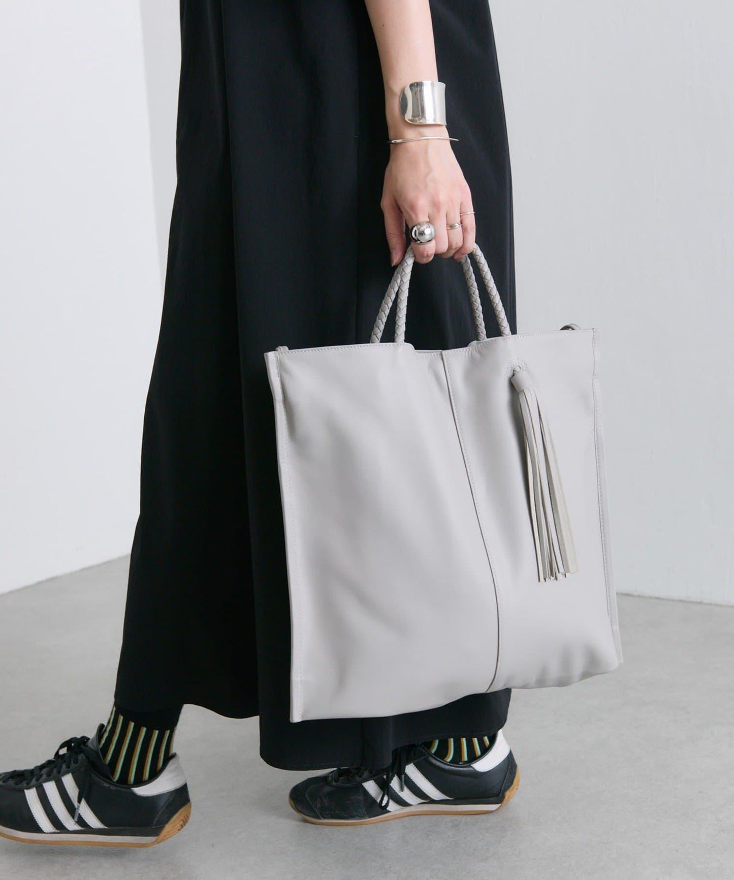 タッセルトートバッグ《本革/A4サイズ対応》