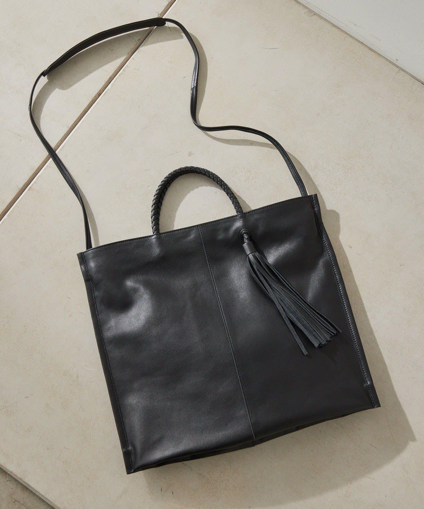 タッセルトートバッグ《本革/A4サイズ対応》