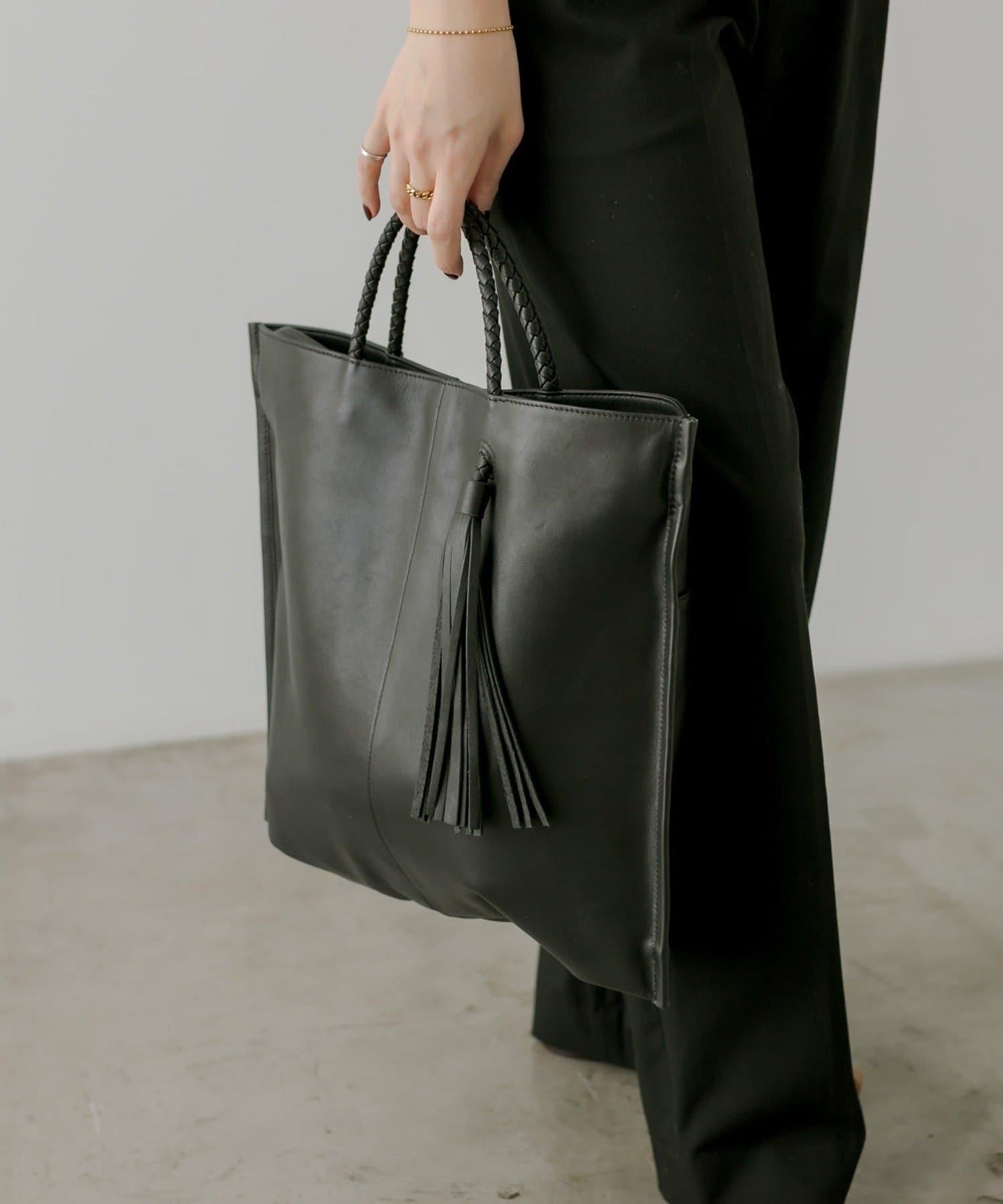 タッセルトートバッグ《本革/A4サイズ対応》