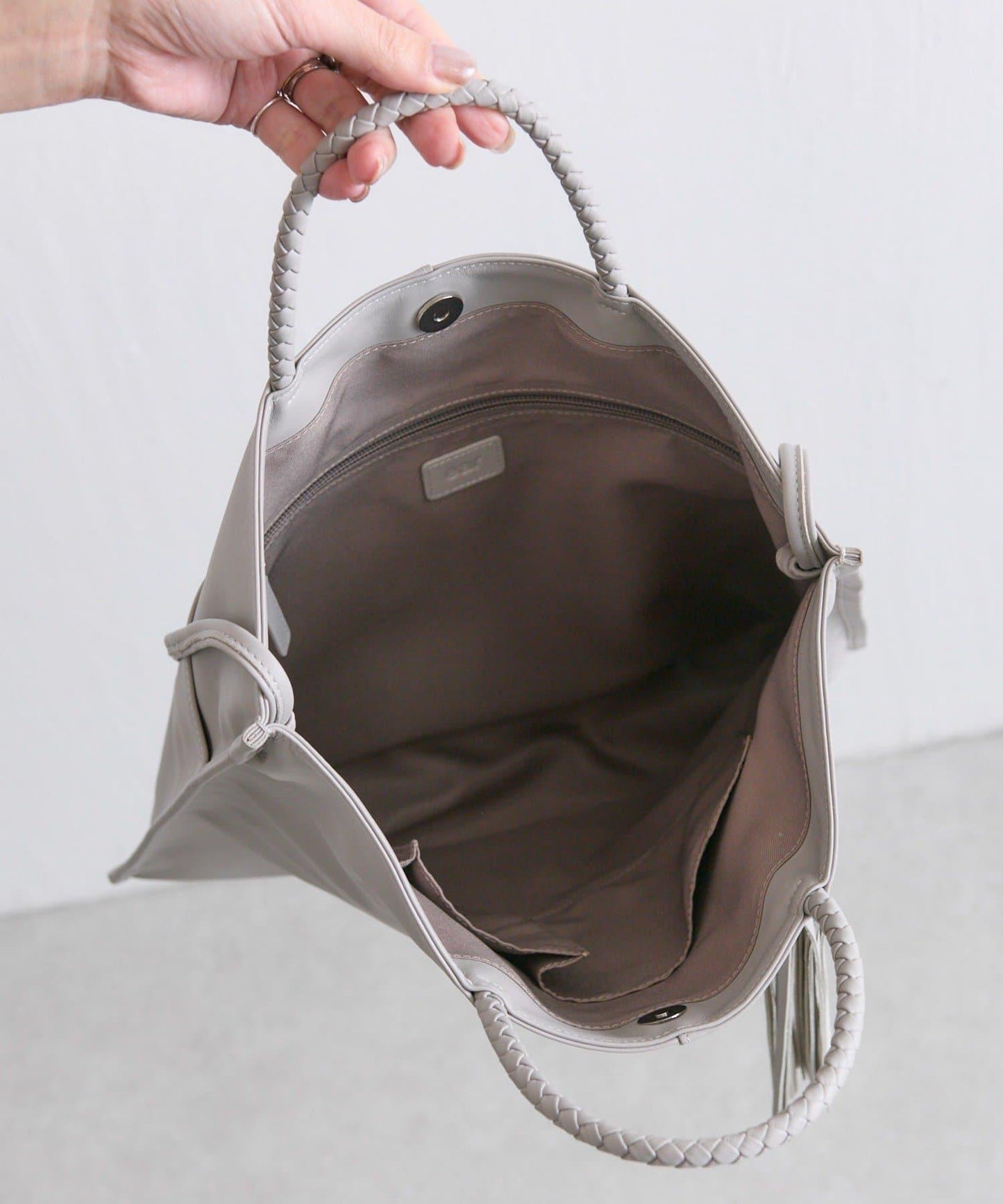 タッセルトートバッグ《本革/A4サイズ対応》