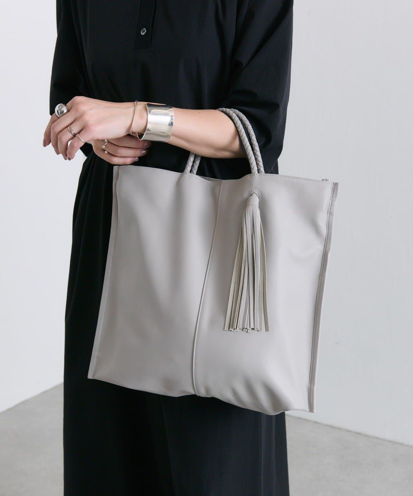 タッセルトートバッグ《本革/A4サイズ対応》