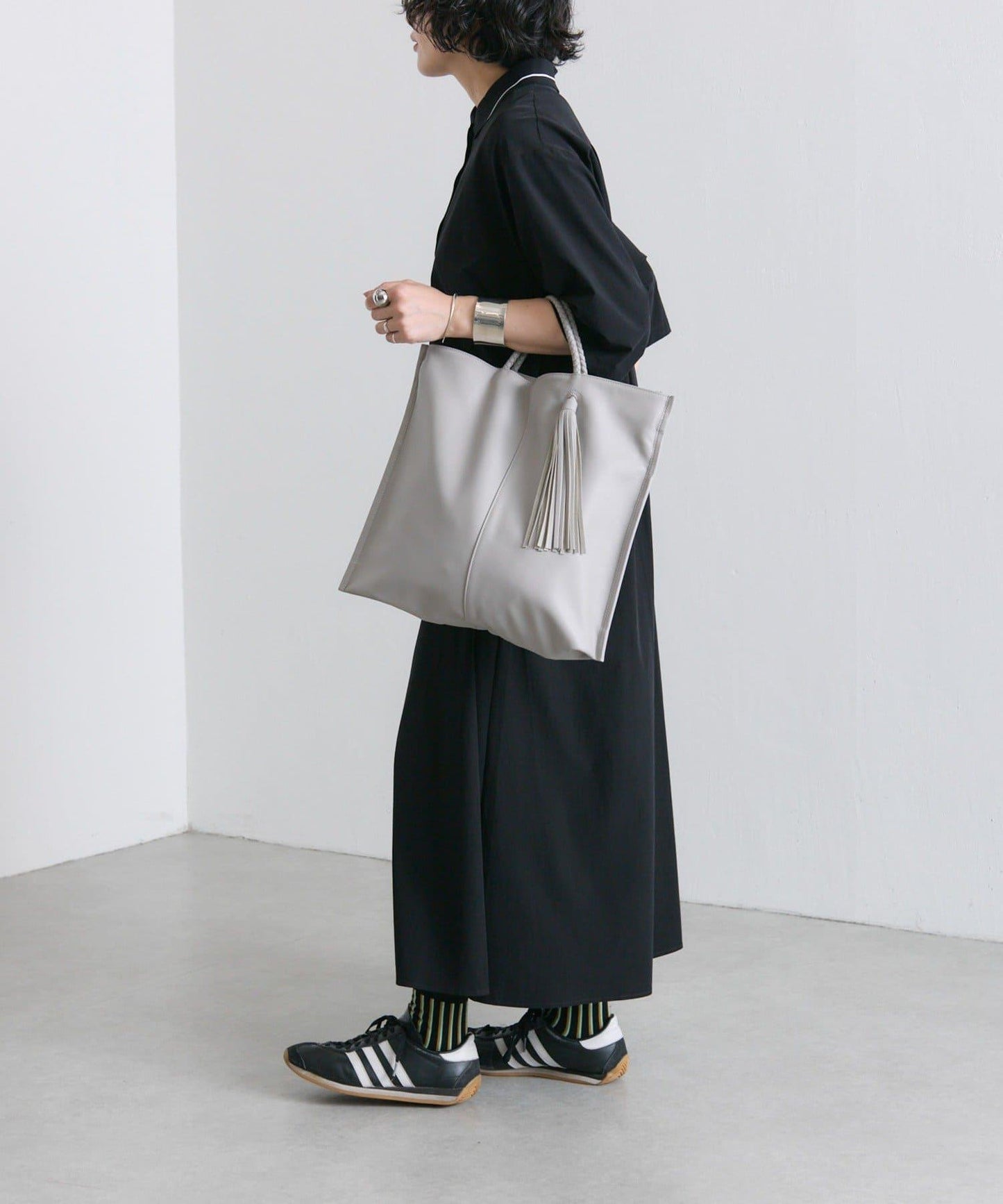 タッセルトートバッグ《本革/A4サイズ対応》