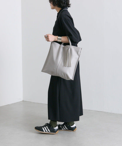 タッセルトートバッグ《本革/A4サイズ対応》