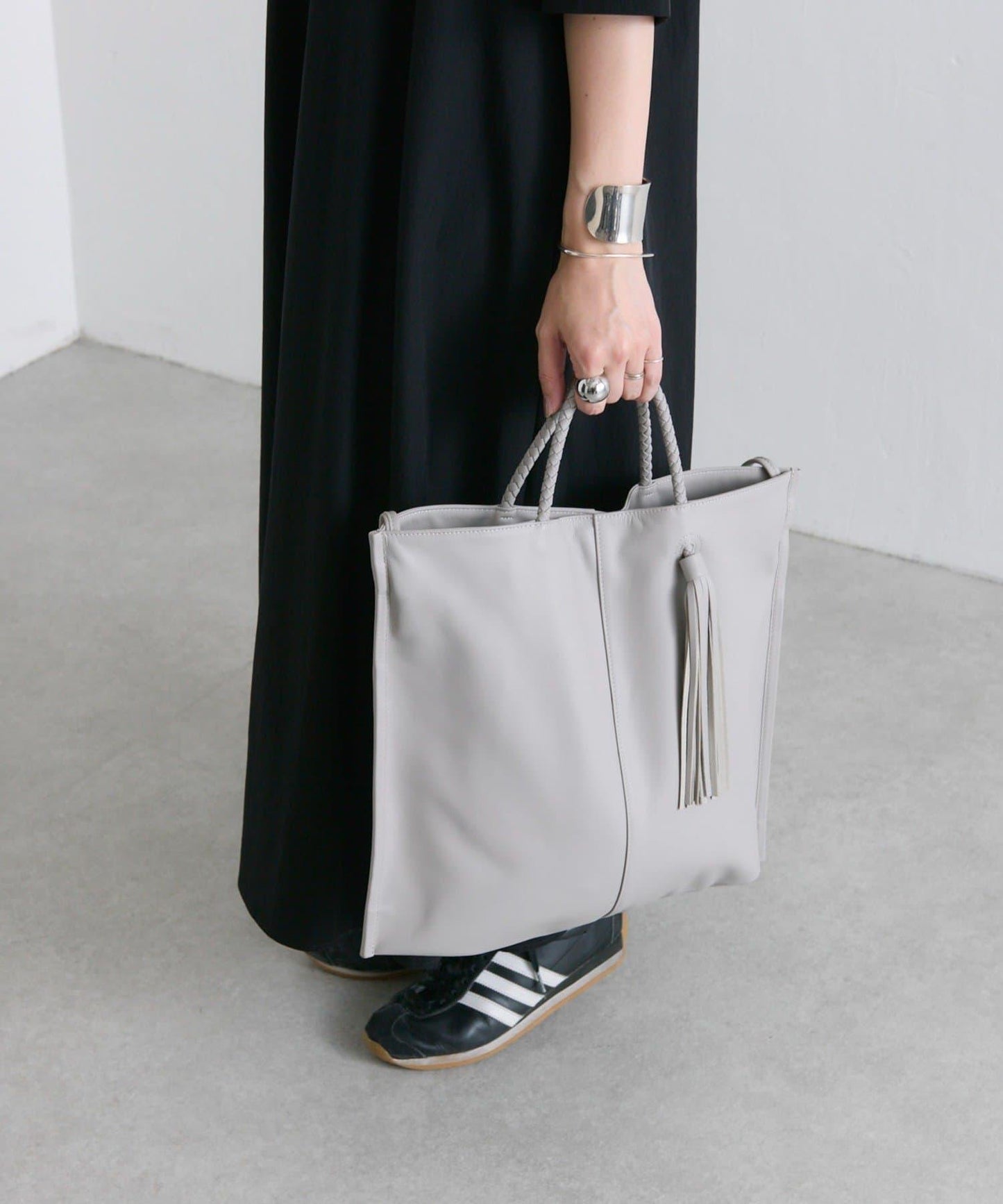 タッセルトートバッグ《本革/A4サイズ対応》