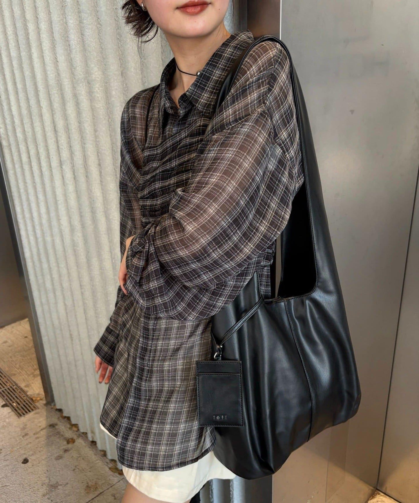 loti 帶化妝包的絨麵皮手提包