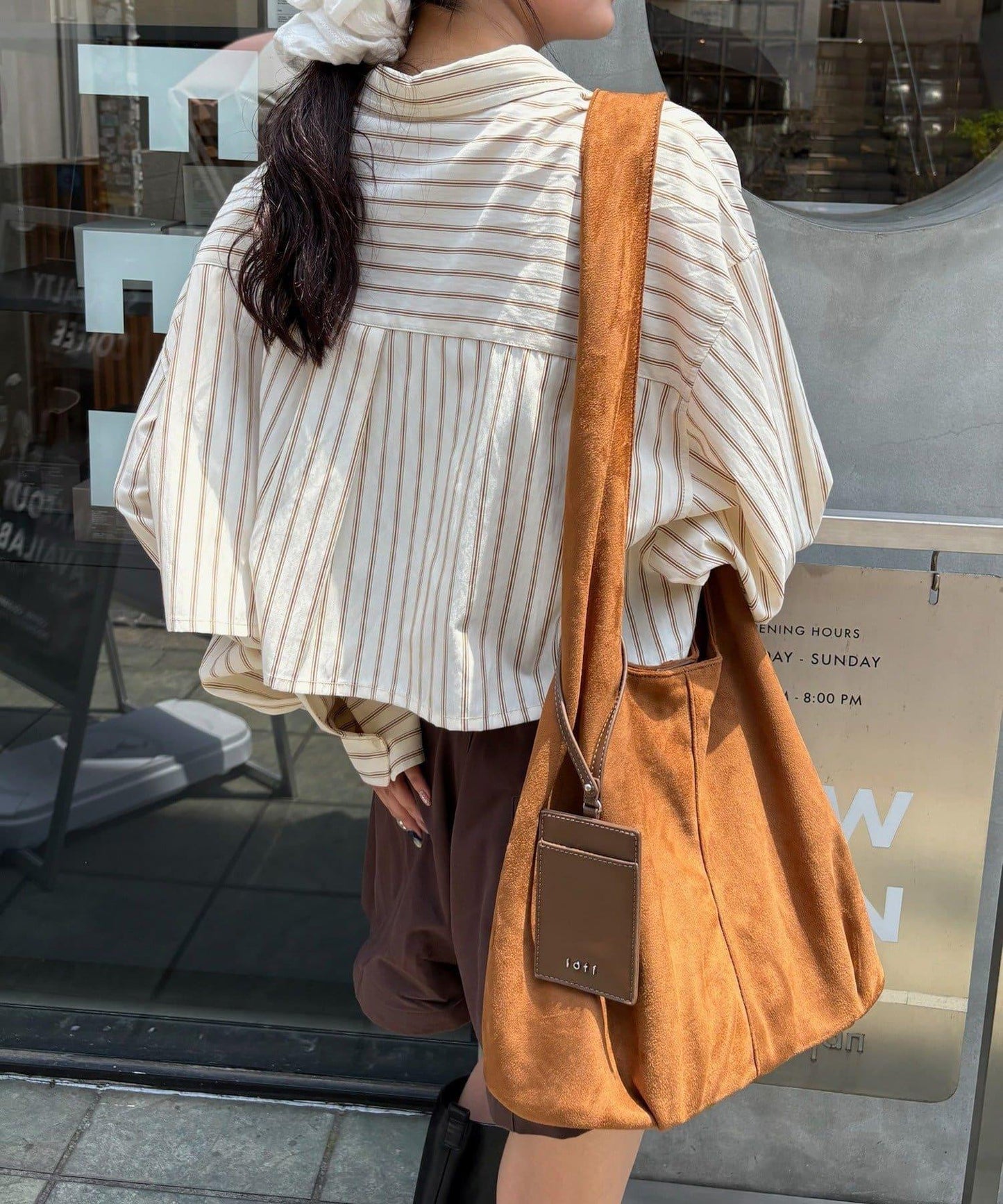 loti 帶化妝包的絨麵皮手提包