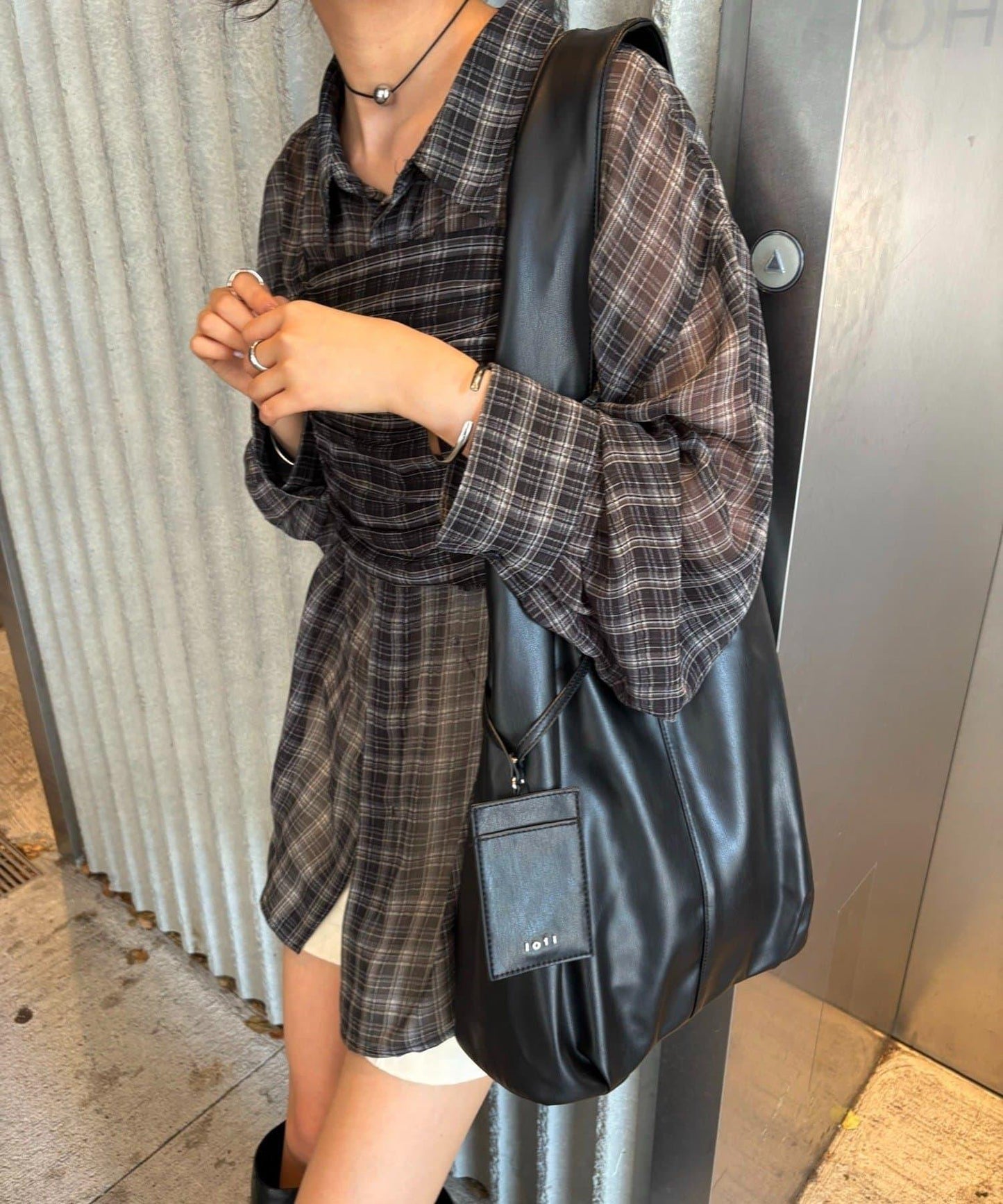 loti 帶化妝包的絨麵皮手提包