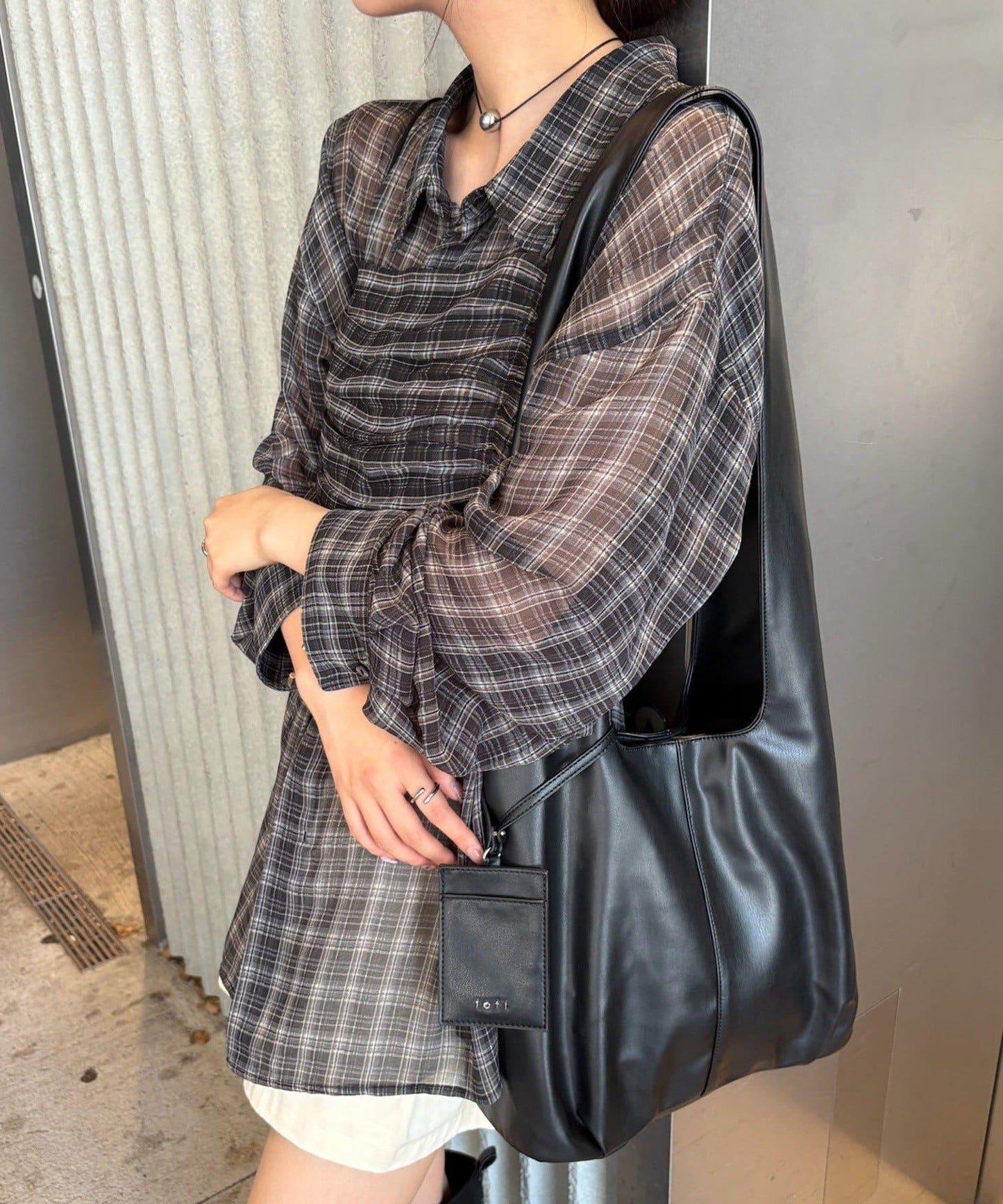 loti 帶化妝包的絨麵皮手提包