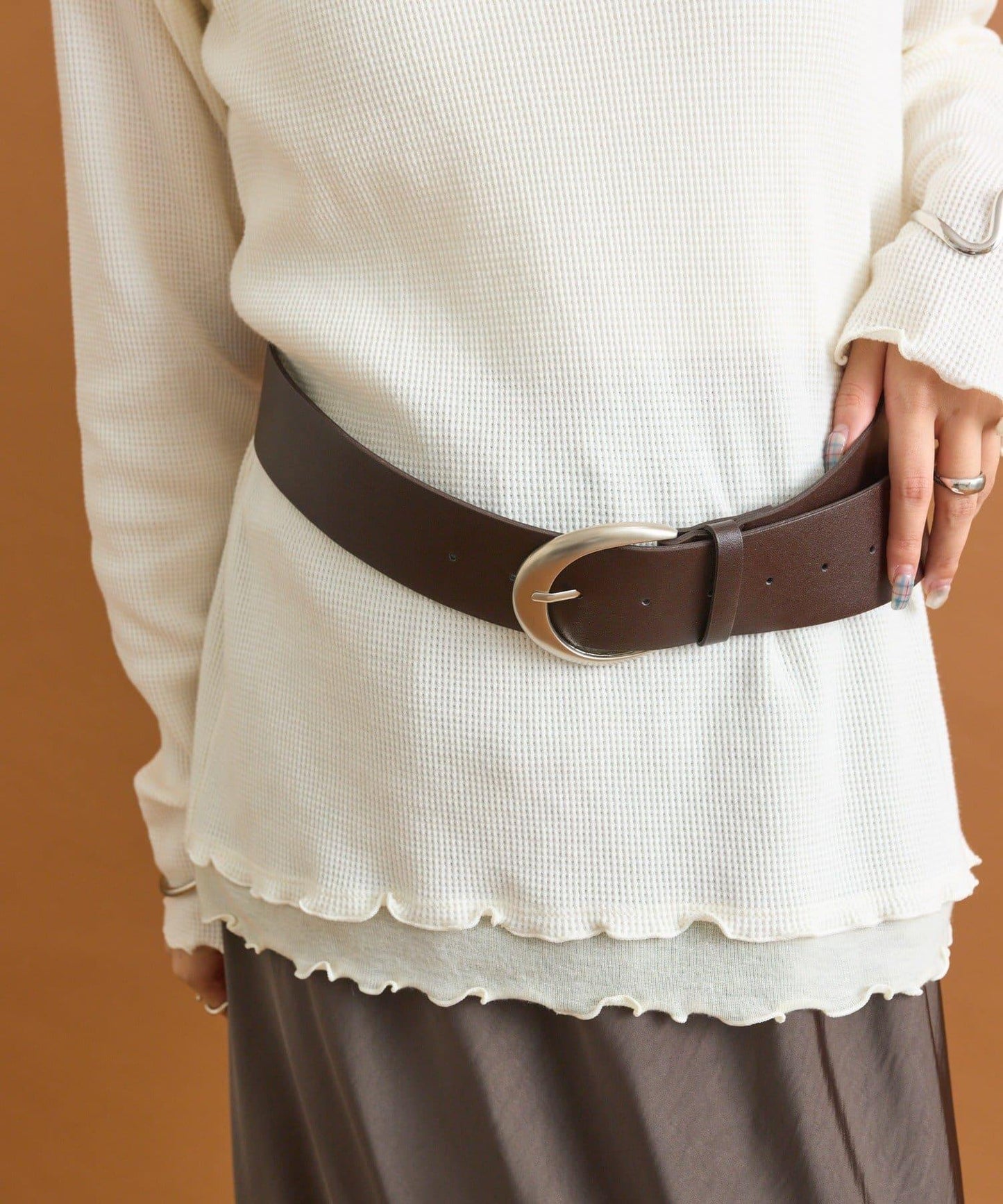 ラウンドバックルワイドベルト