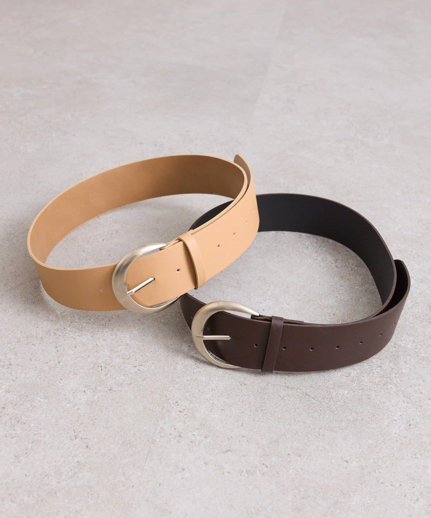 ラウンドバックルワイドベルト