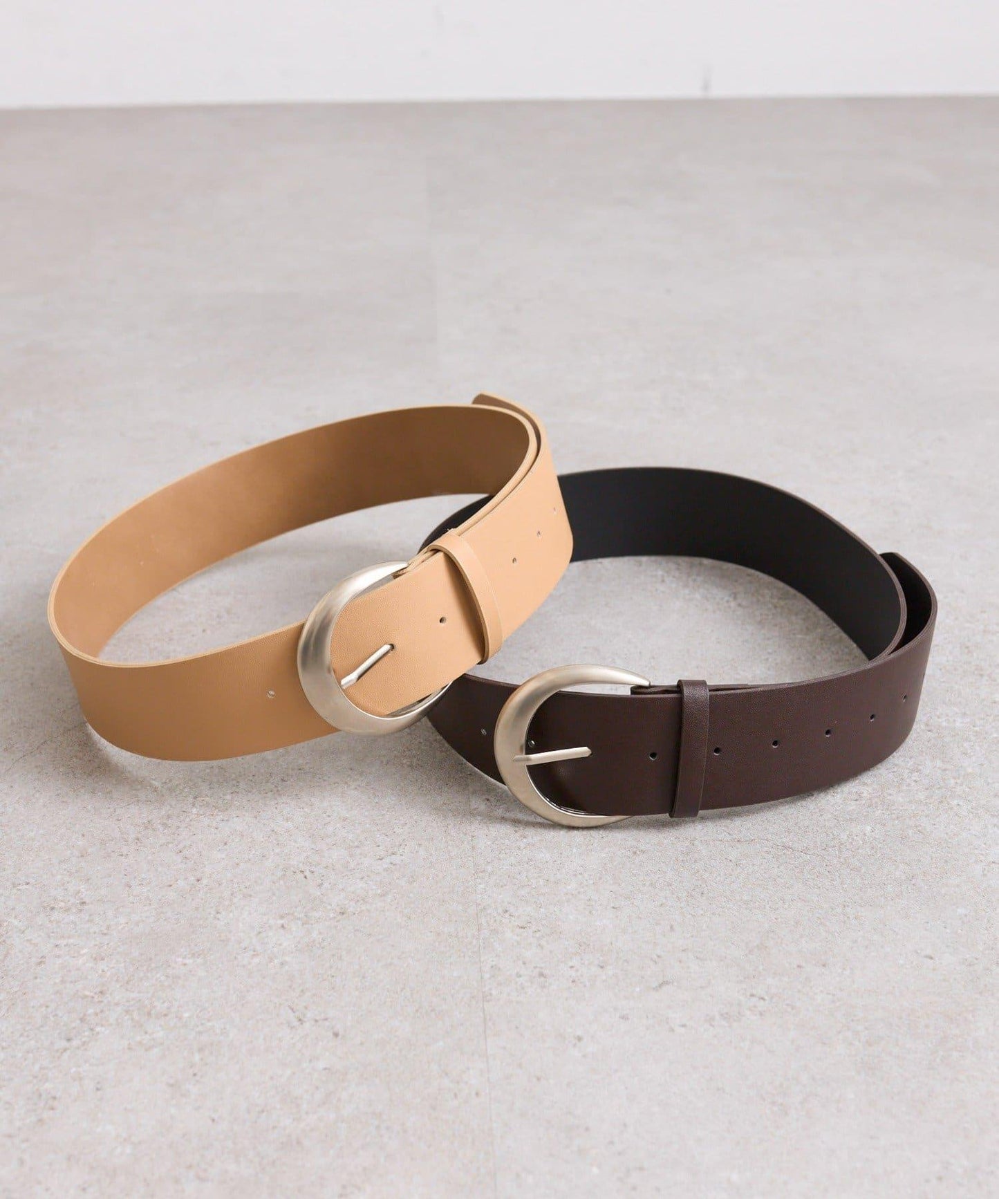 ラウンドバックルワイドベルト