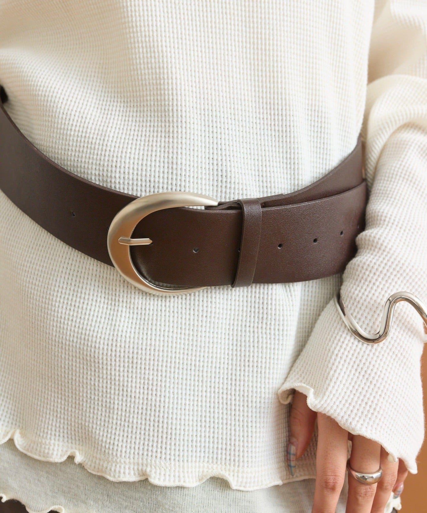 ラウンドバックルワイドベルト