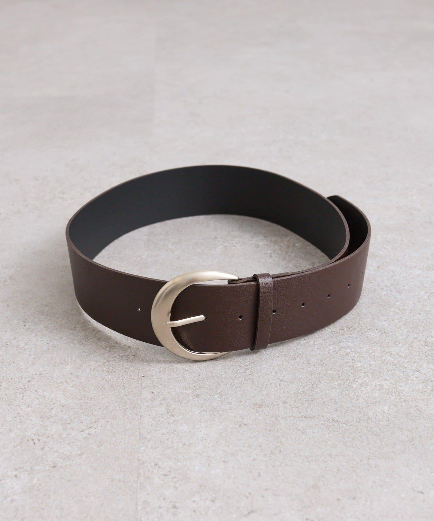 ラウンドバックルワイドベルト