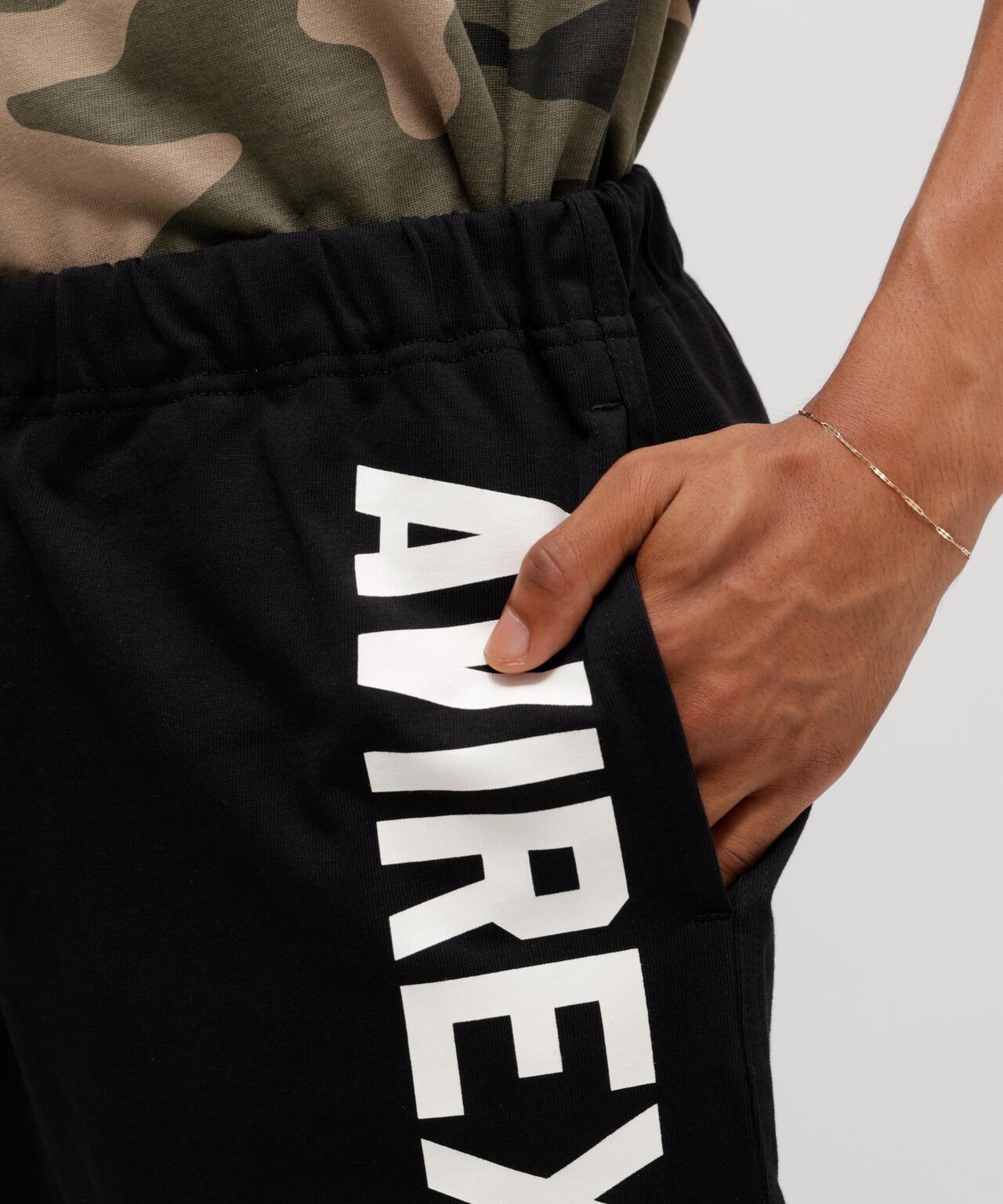 VERTICAL LOGO SHORT PANTS 短褲