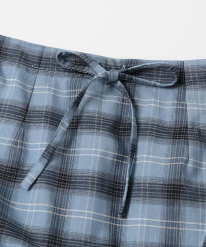 側邊設計格紋半身裙