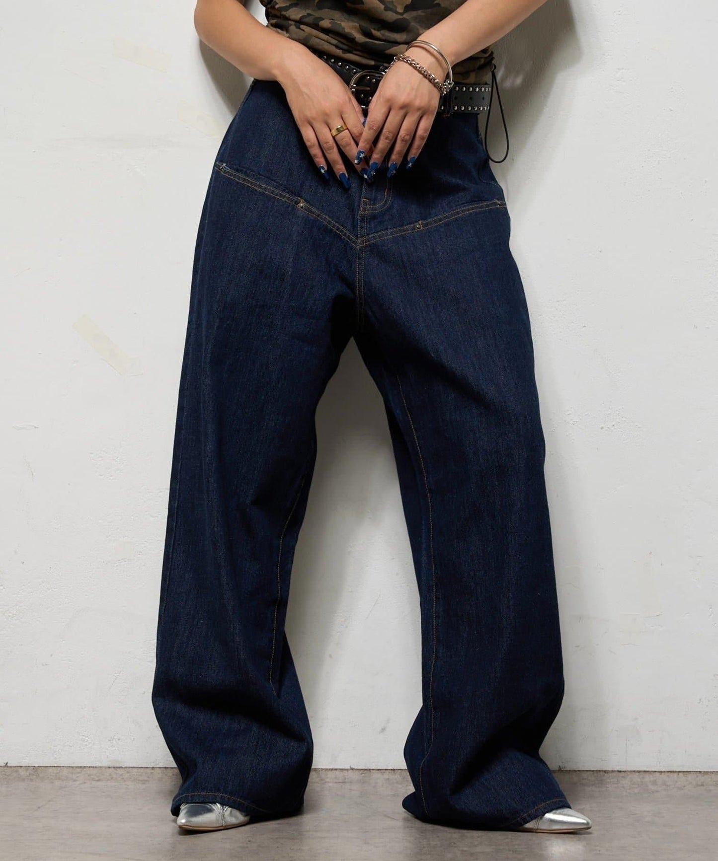 斜口袋修身牛仔褲