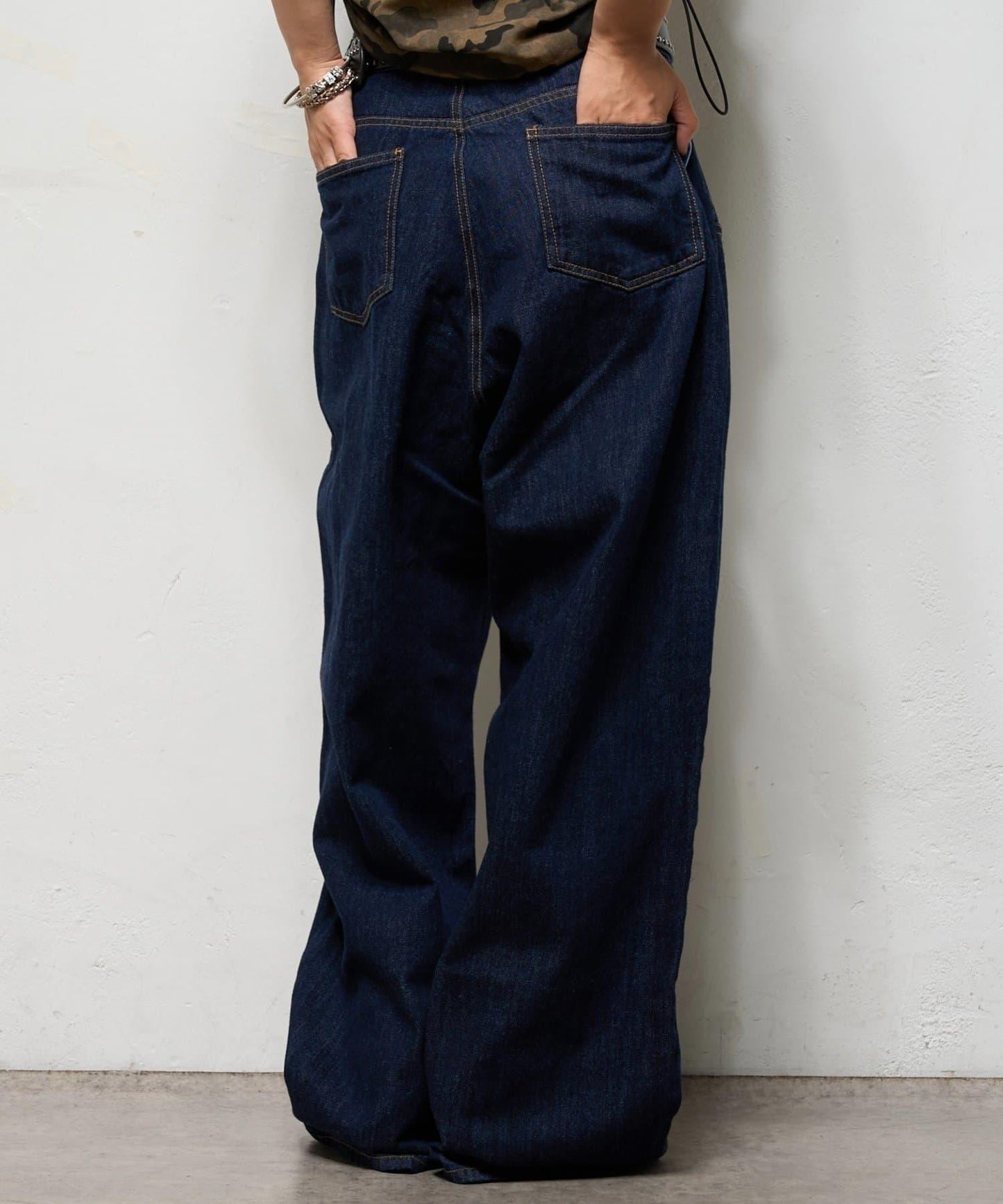 斜口袋修身牛仔褲