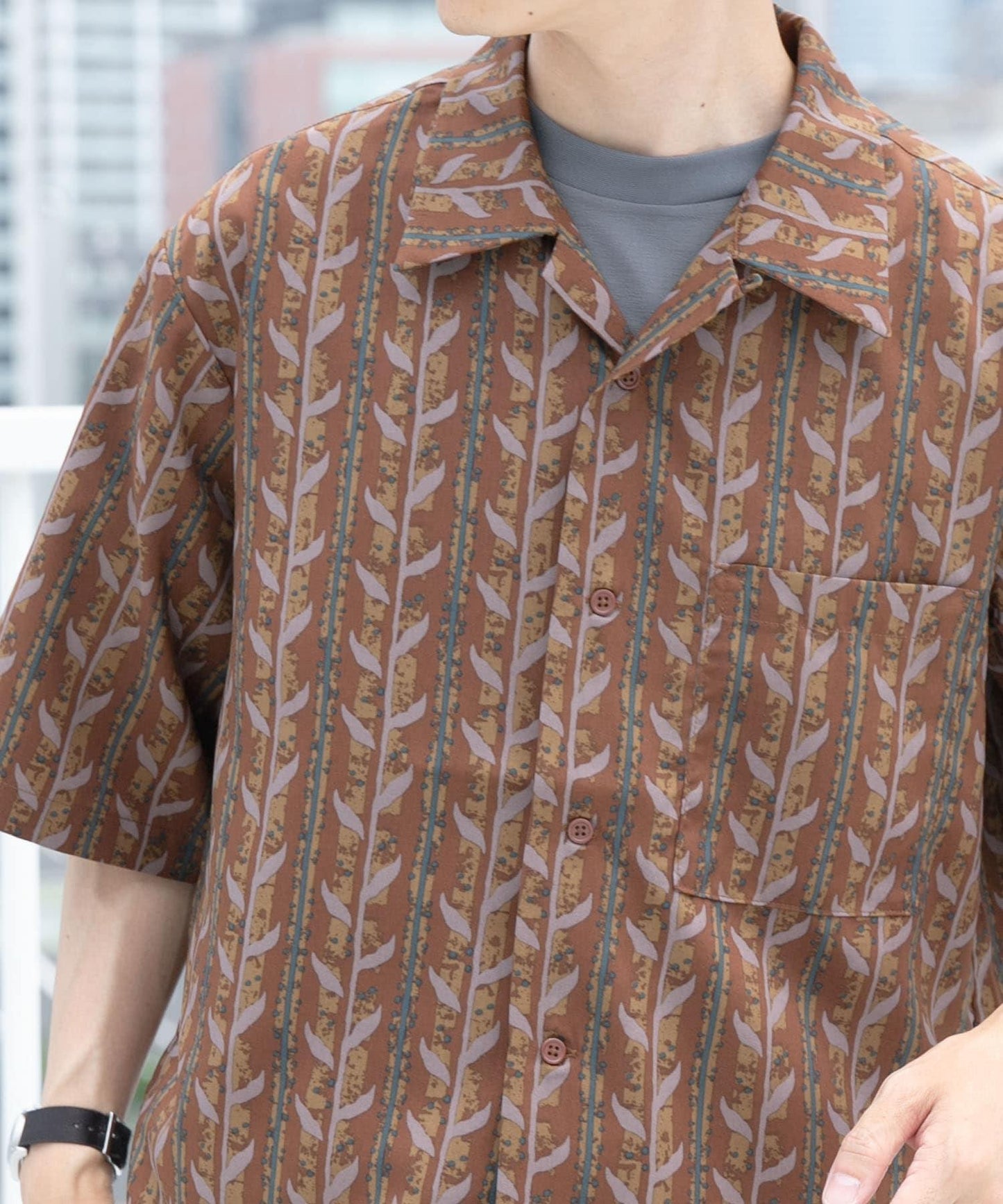 葉子印花開領短袖襯衫