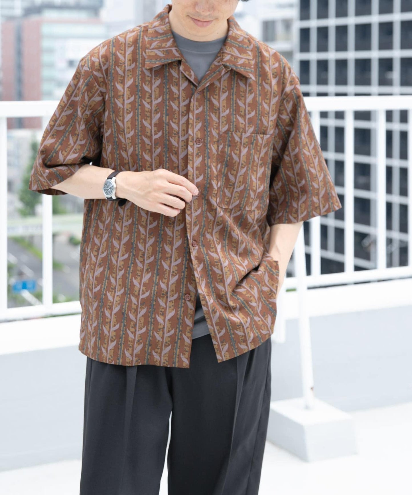 葉子印花開領短袖襯衫