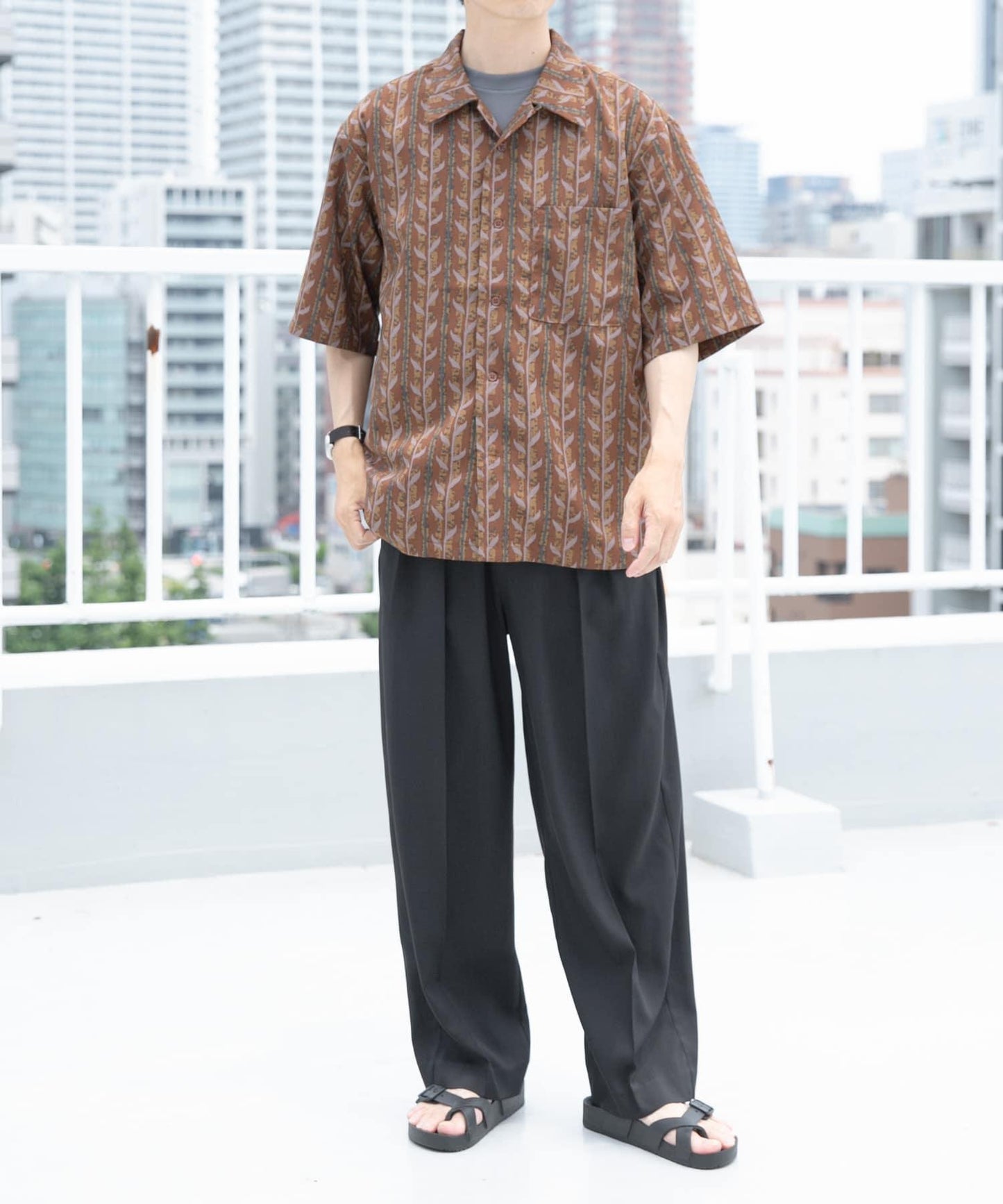 葉子印花開領短袖襯衫