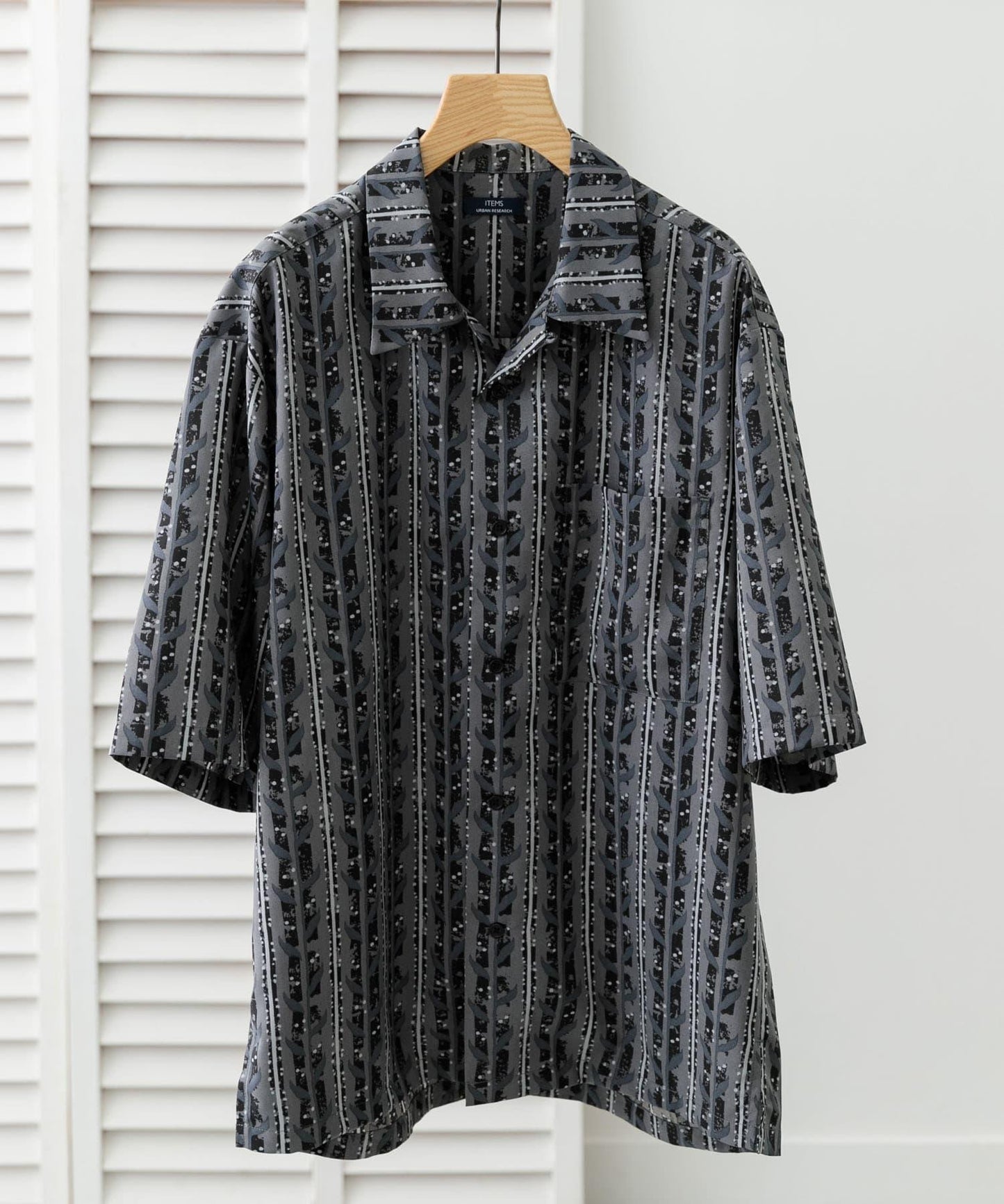 葉子印花開領短袖襯衫