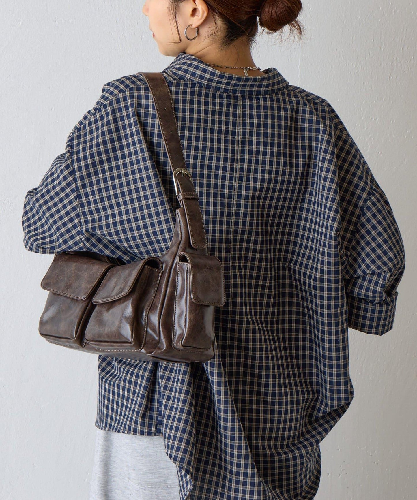 復古風合成皮革多口袋單肩包