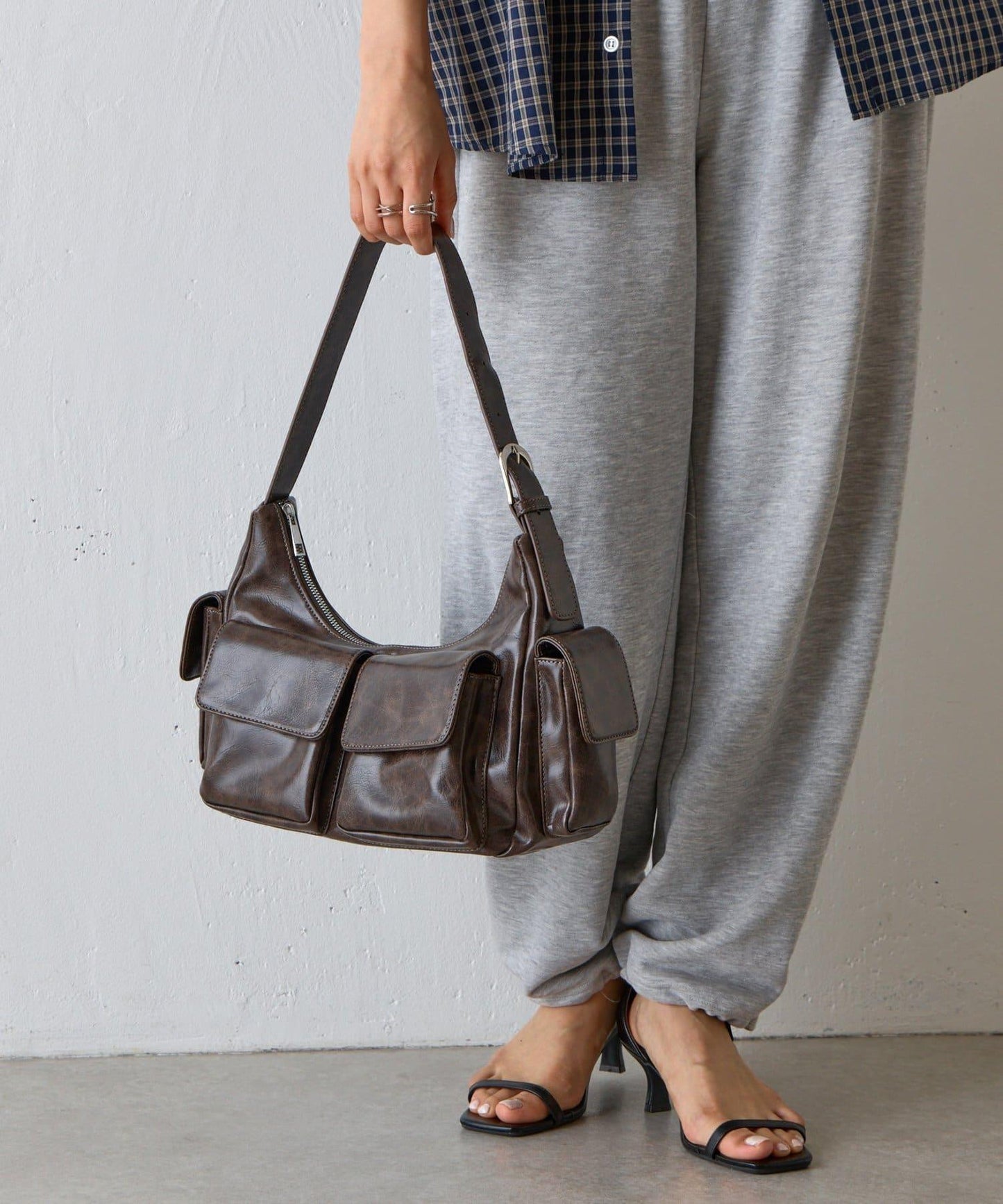 復古風合成皮革多口袋單肩包