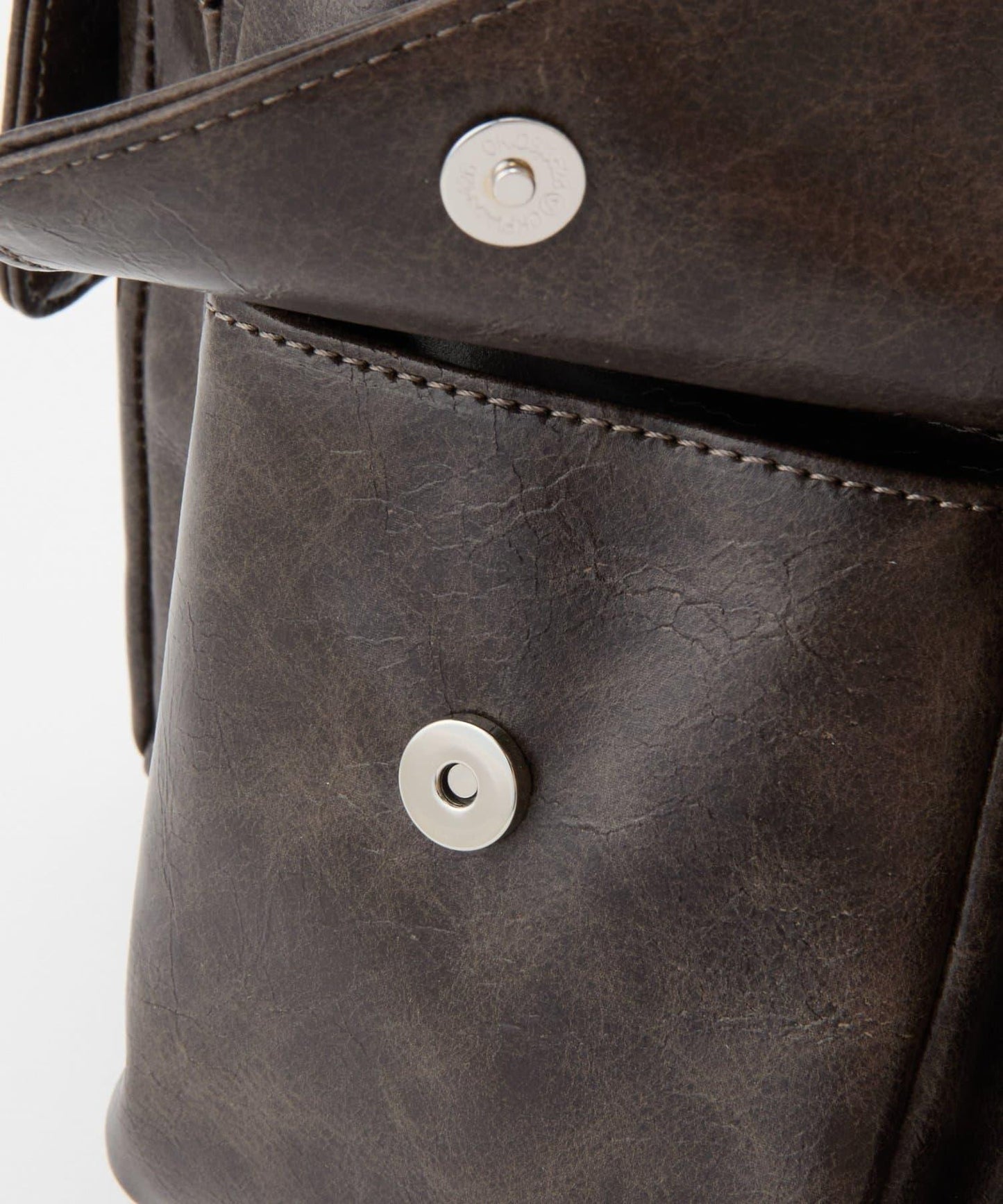 復古風合成皮革多口袋單肩包