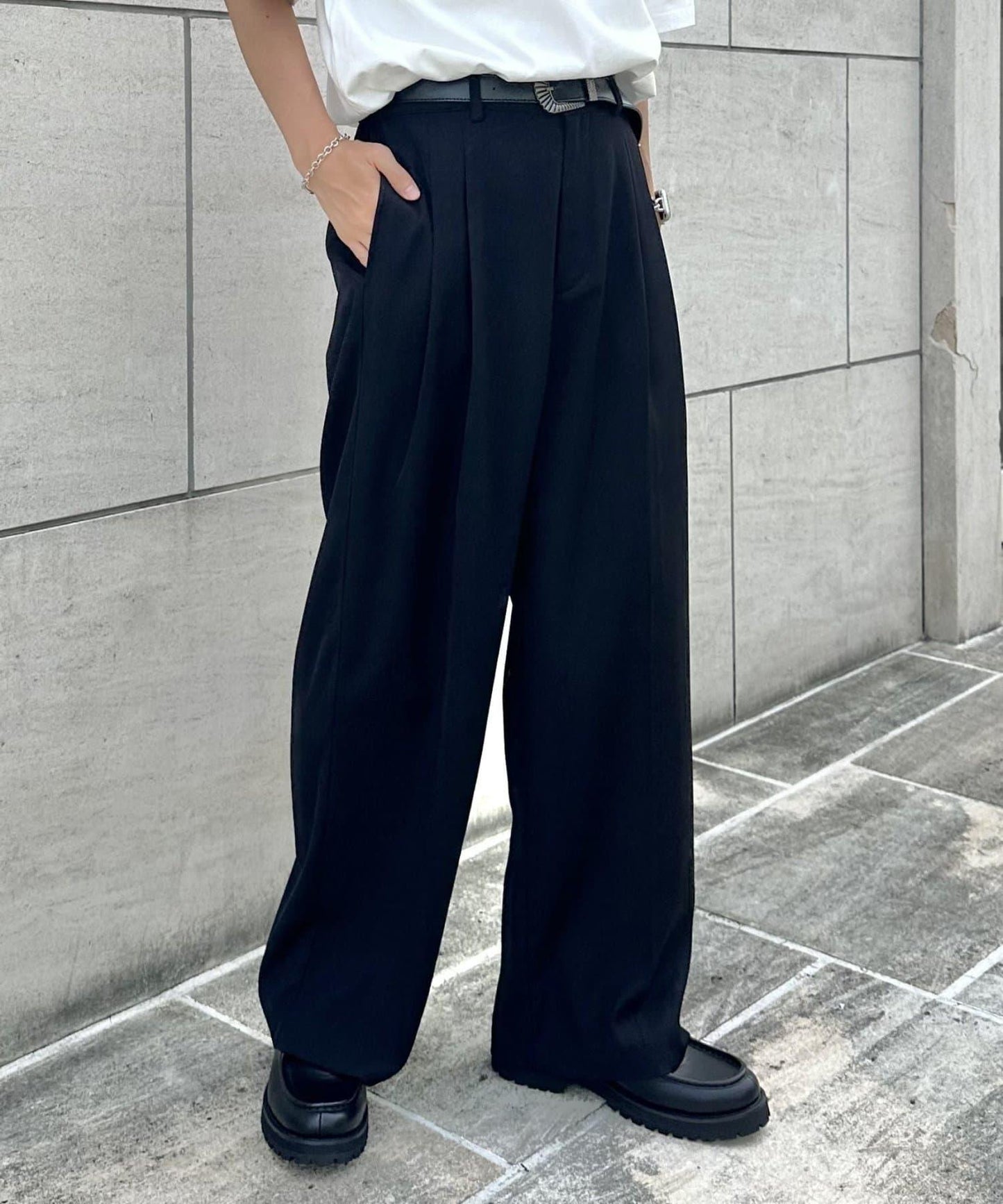 2褶寬鬆直筒西褲褲子