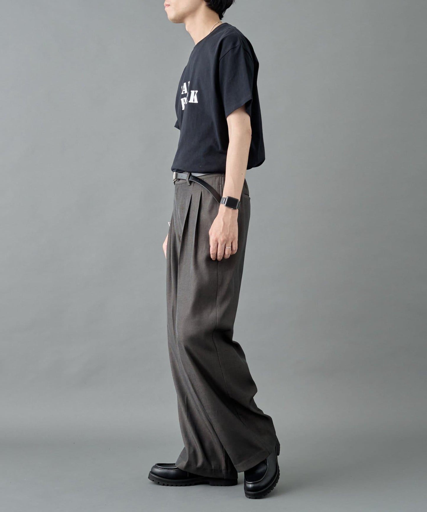 2褶寬鬆直筒西褲褲子