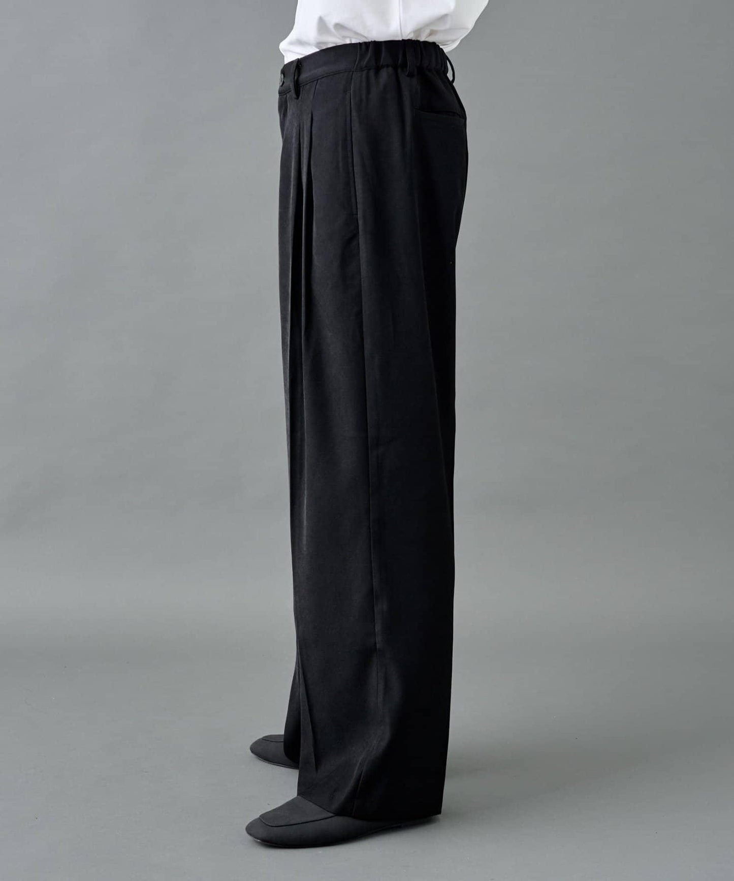 2褶寬鬆直筒西褲褲子