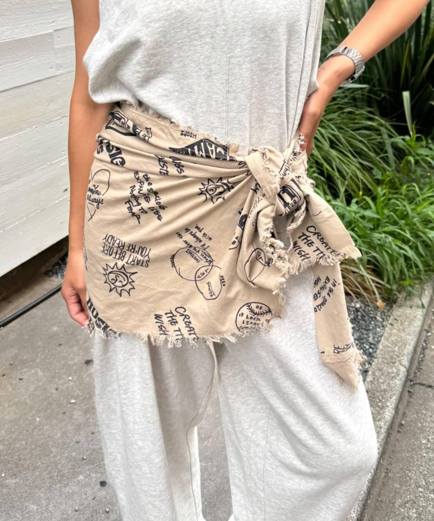 【SOUNDSGOOOOD】（套裝商品）繪畫睡眠連帽襯衫外套＆多功能裙