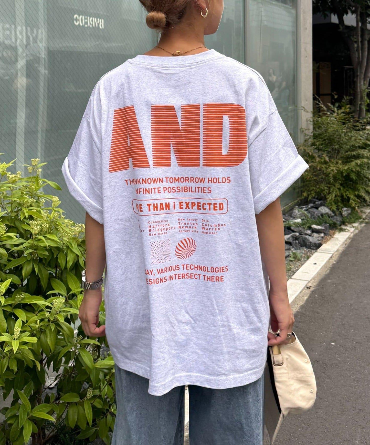 多色圖形印花T恤