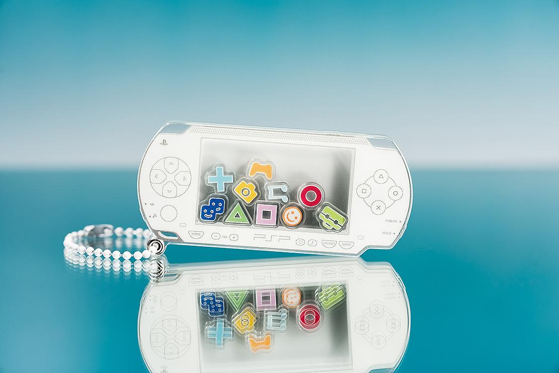 PlayStation™ PSP™（PlayStation™ Portable）的搖搖亞克力鑰匙扣 白色版。