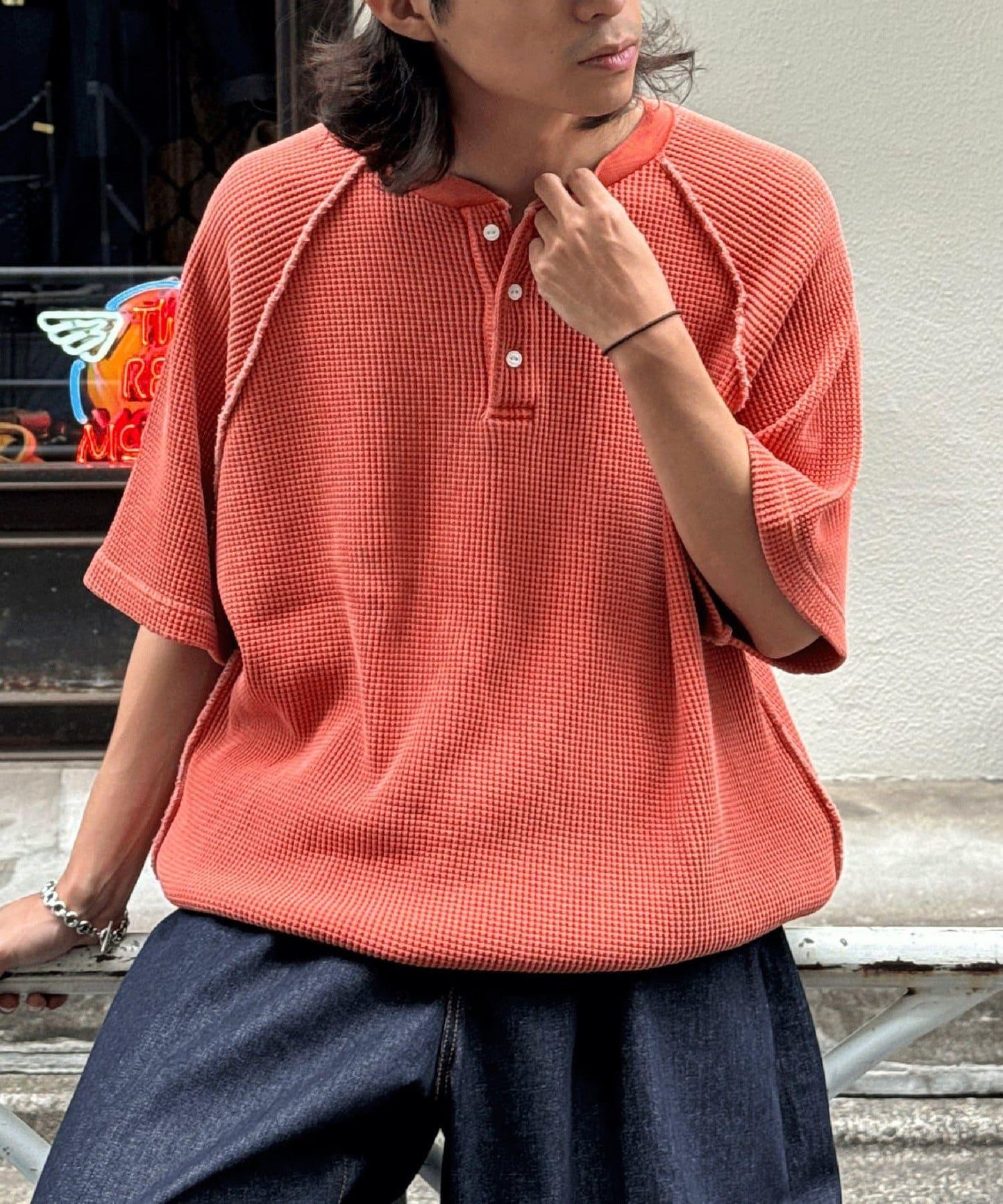 顏料呢華夫餅亨利領T恤