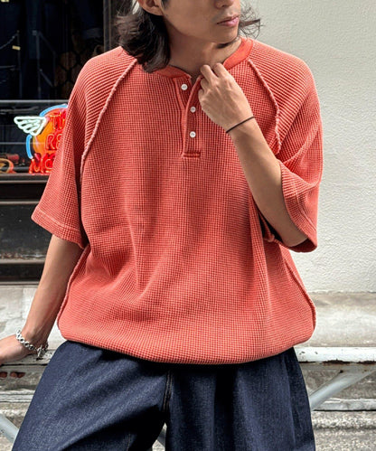 顏料呢華夫餅亨利領T恤