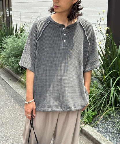 顏料呢華夫餅亨利領T恤