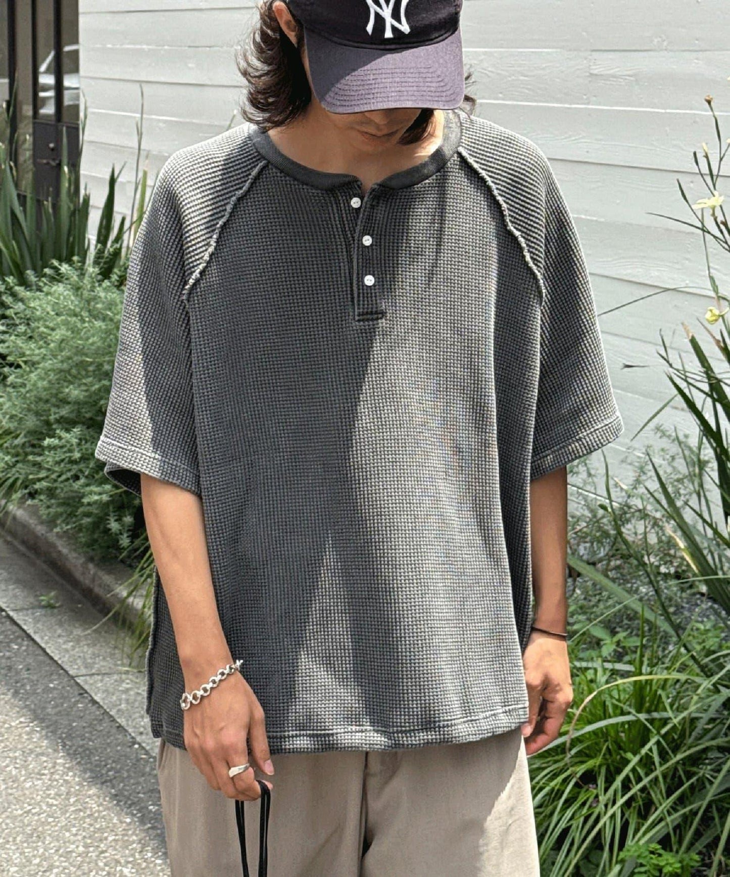 顏料呢華夫餅亨利領T恤