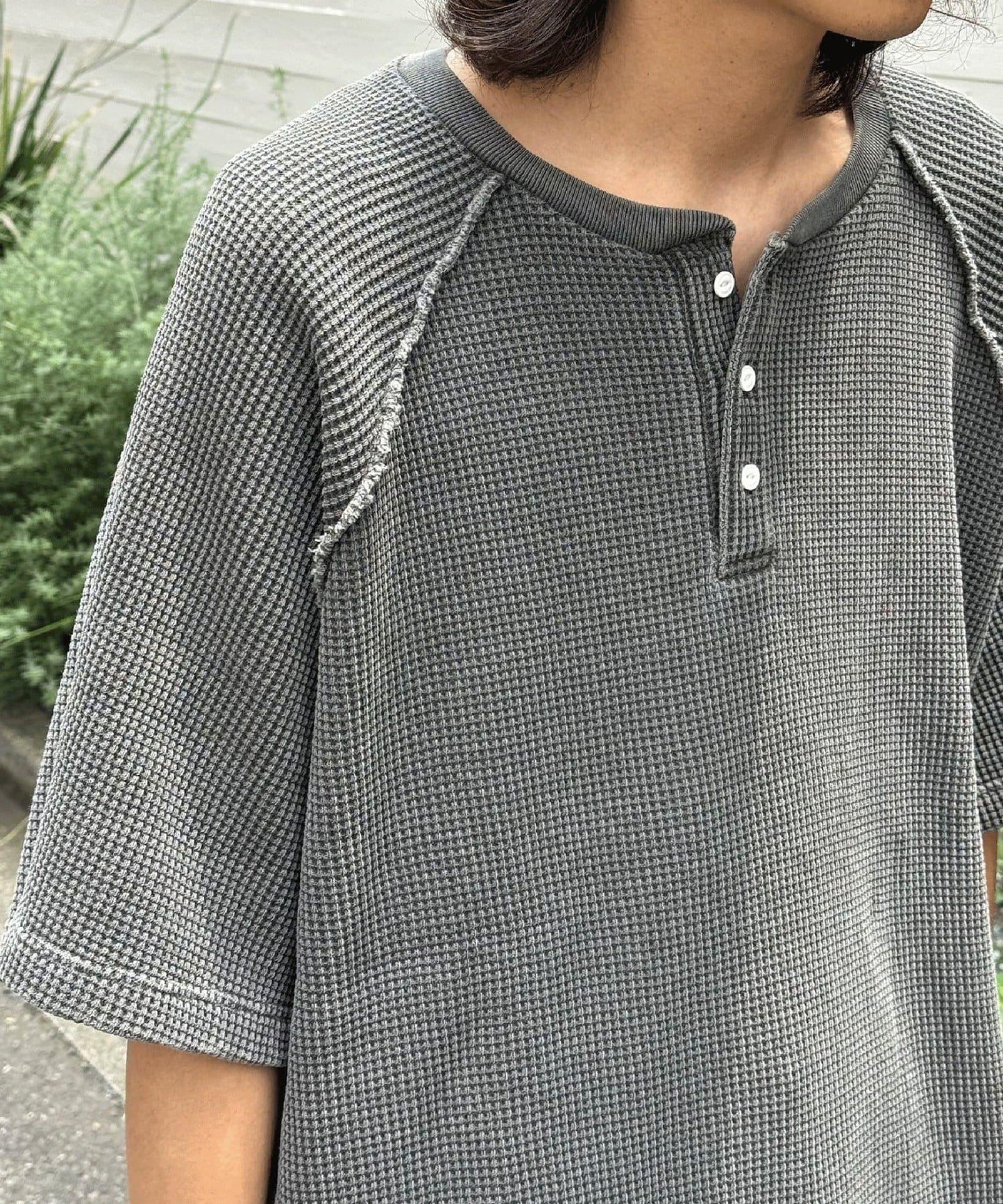 顏料呢華夫餅亨利領T恤