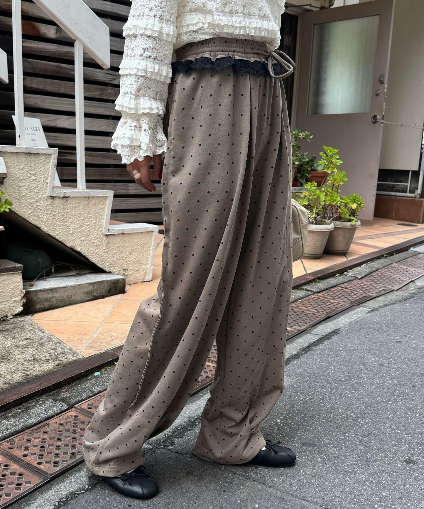 圓點弧線運動褲