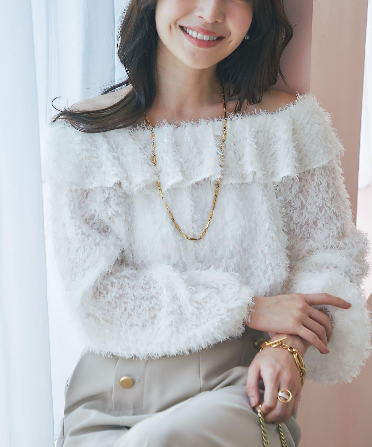 閃光羽毛提花荷葉領襯衫