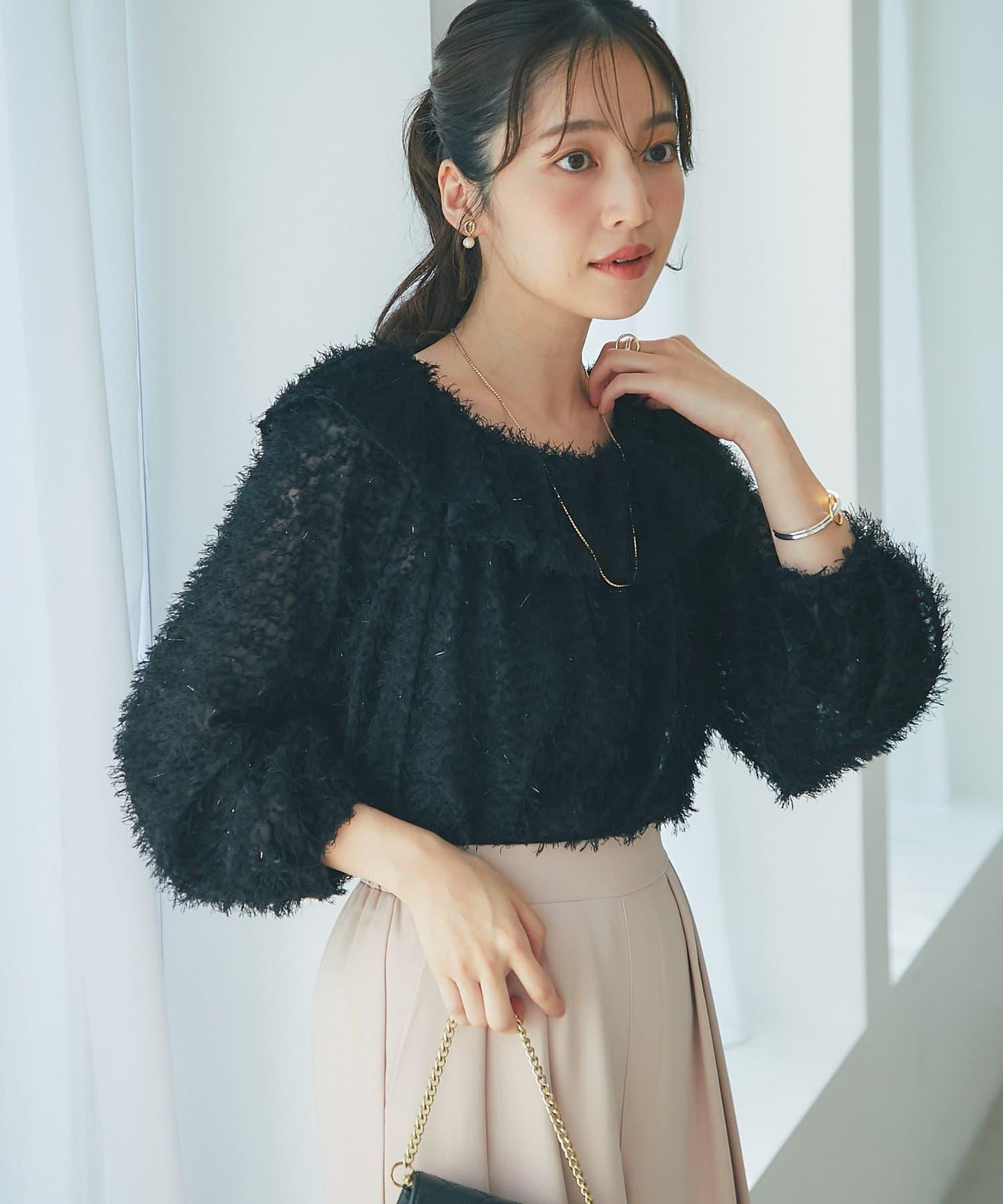 閃光羽毛提花荷葉領襯衫