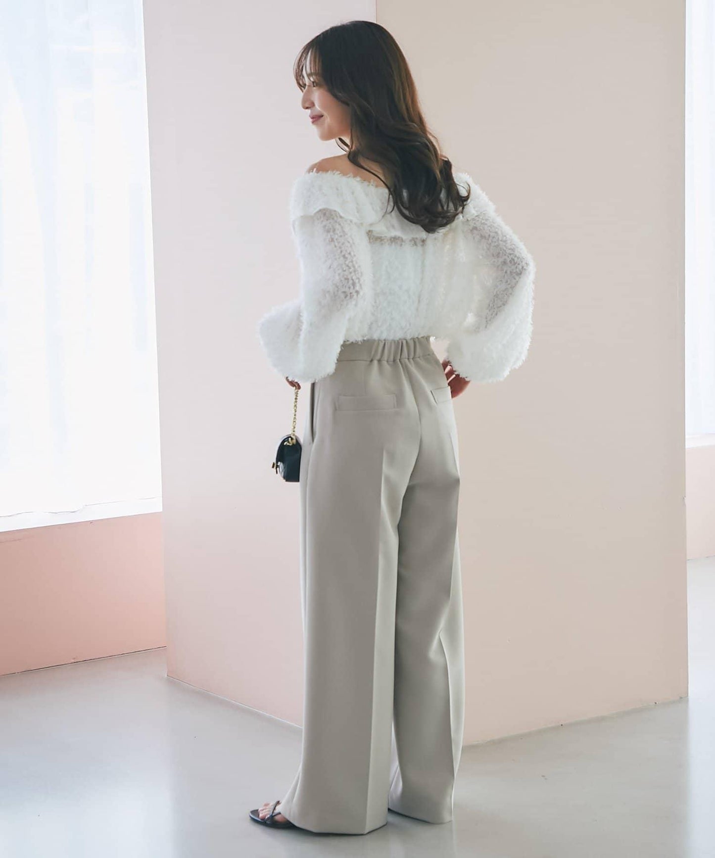 閃光羽毛提花荷葉領襯衫