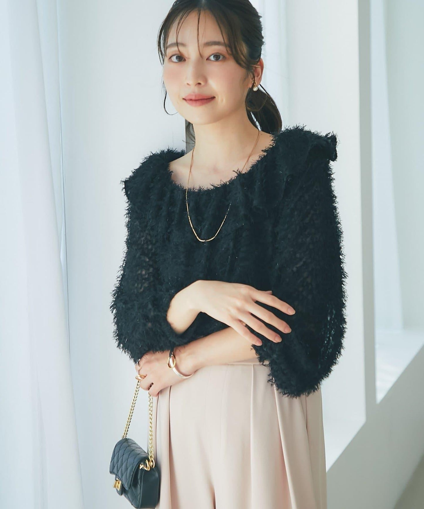 閃光羽毛提花荷葉領襯衫