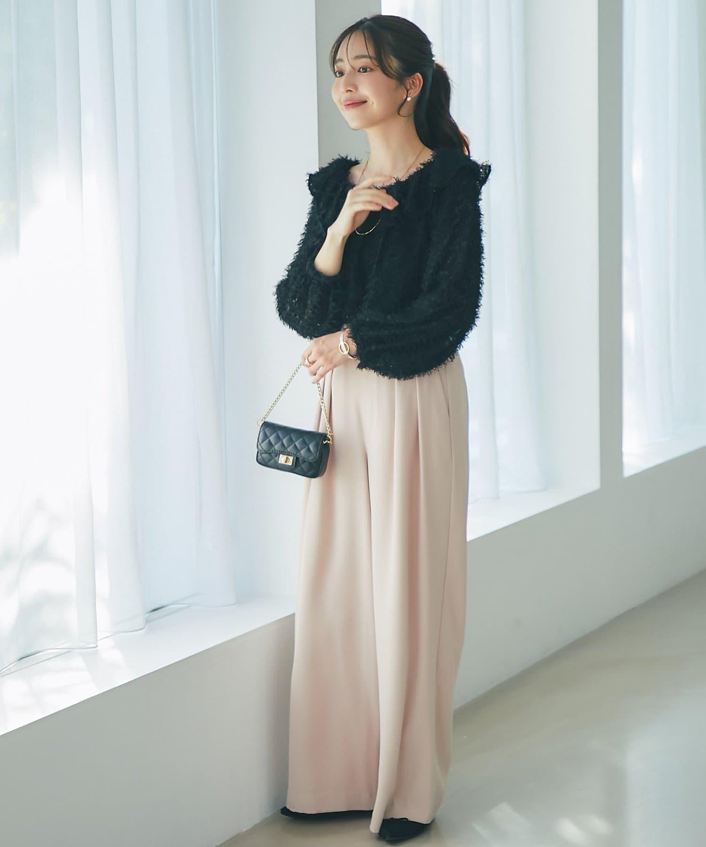 閃光羽毛提花荷葉領襯衫