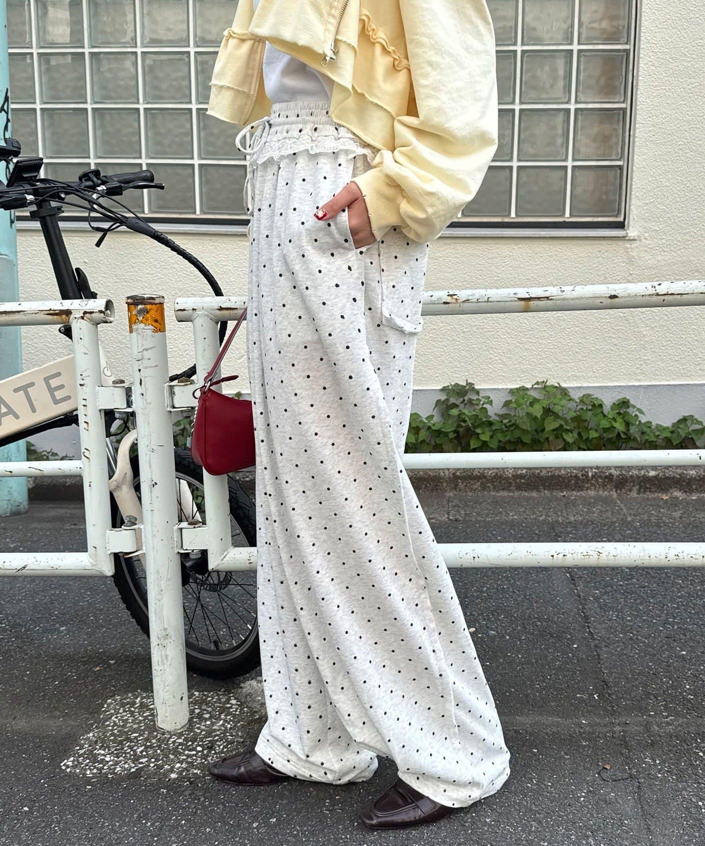 圓點弧線運動褲