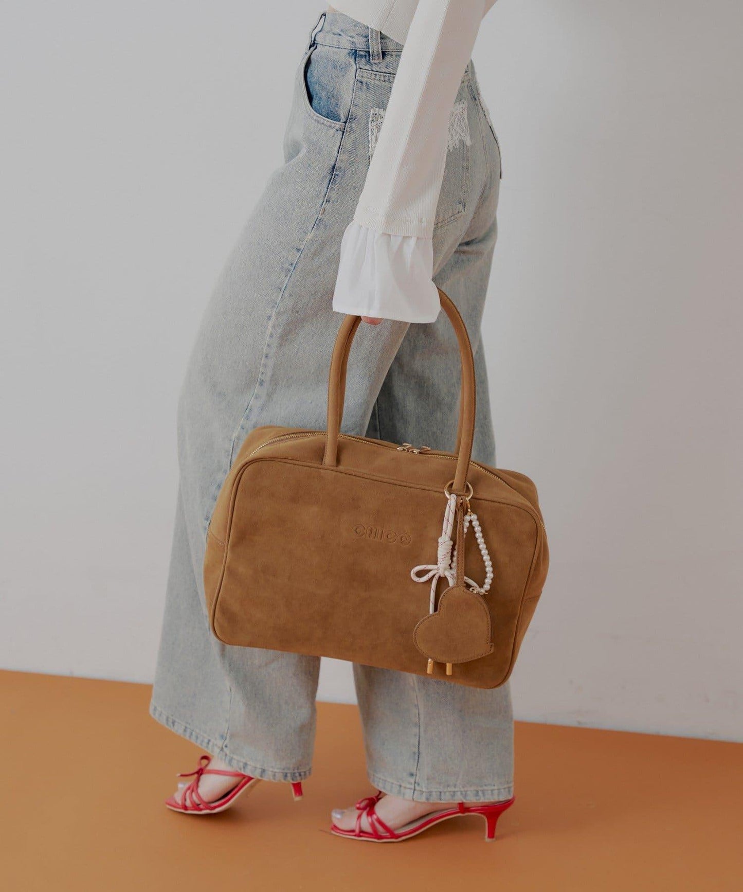 【2尺寸】帶吊墜的方形波士頓包